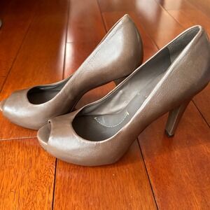 BCBGMAXAZRIA Peep Toe Heels Classic Pumps Dress Shoes‎ Taupe Brown Size 6